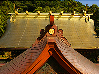 黄金に輝く屋根