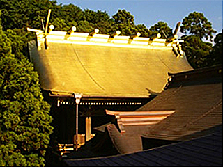 黄金に輝く屋根